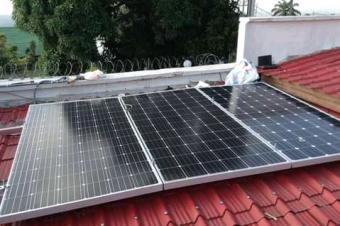 Fourniture  Installation  et Entretien des Equipements  Photovoltaques Panneaux Solaires   Poteaux photovoltaque dclairage public 